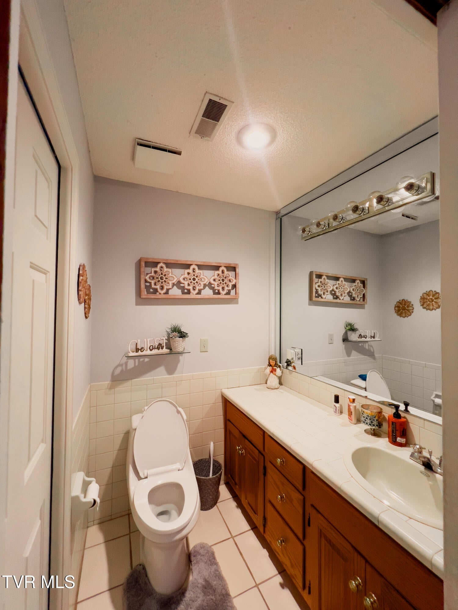 Unicoi, Tennessee, 37692, United States, 3 Bedrooms Bedrooms, ,4 BathroomsBathrooms,Residential,Active,1936616