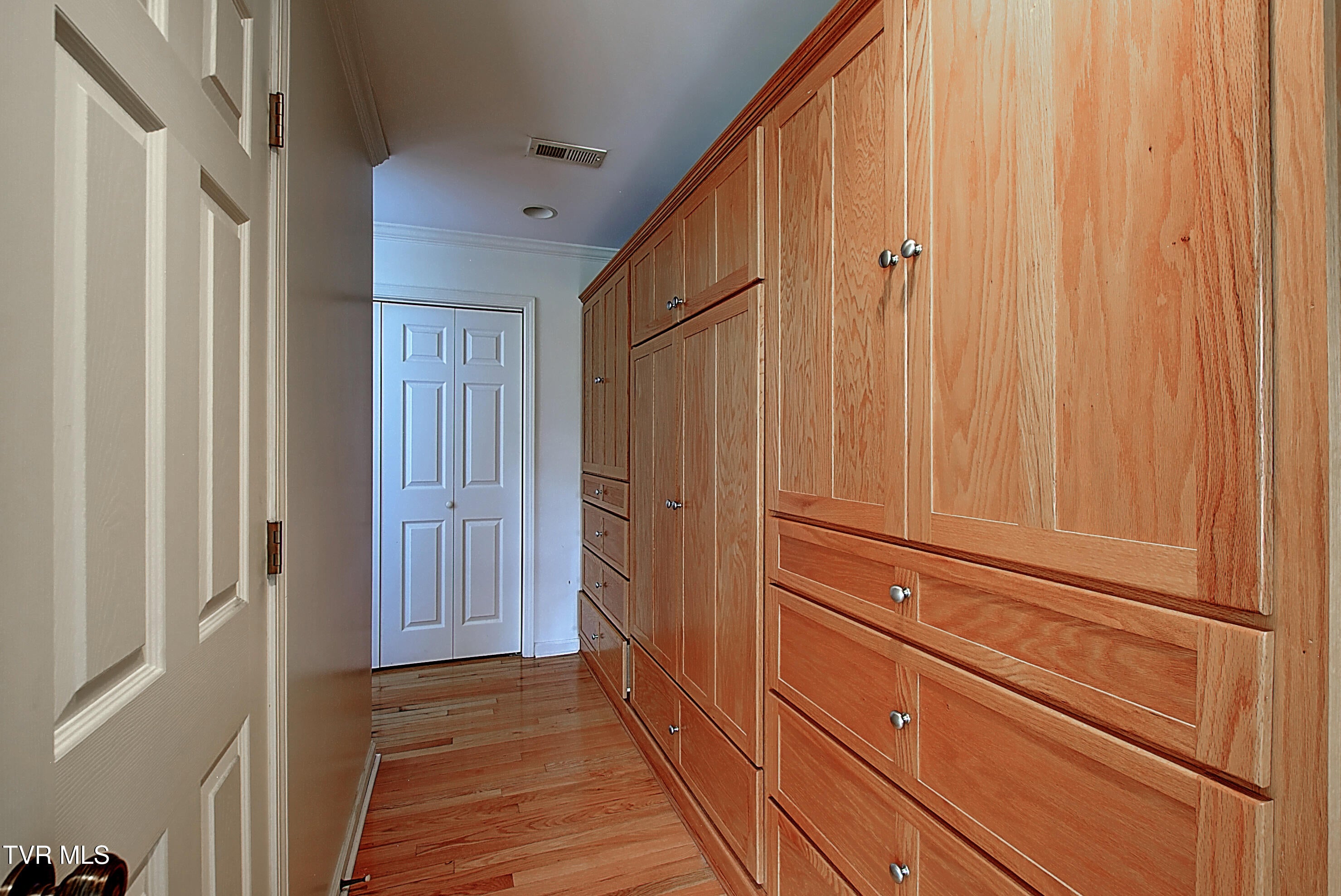 Johnson City, Tennessee, 37601, United States, 4 Bedrooms Bedrooms, ,3 BathroomsBathrooms,Residential,Active,1999331