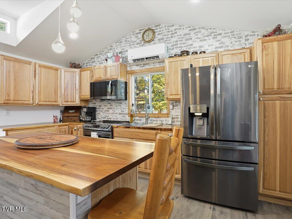 New Tazewell, Tennessee, 37825, United States, 2 Bedrooms Bedrooms, ,2 BathroomsBathrooms,Residential,Active,2007647