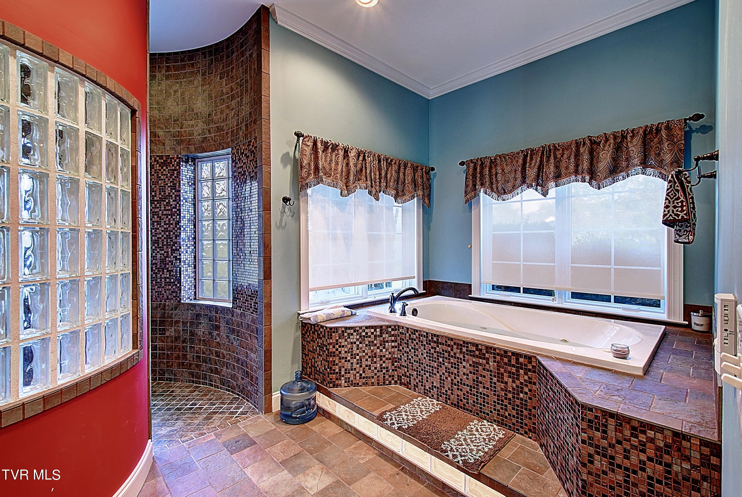 Greeneville, Tennessee, 37745, United States, 6 Bedrooms Bedrooms, ,8 BathroomsBathrooms,Residential,Active,1769938