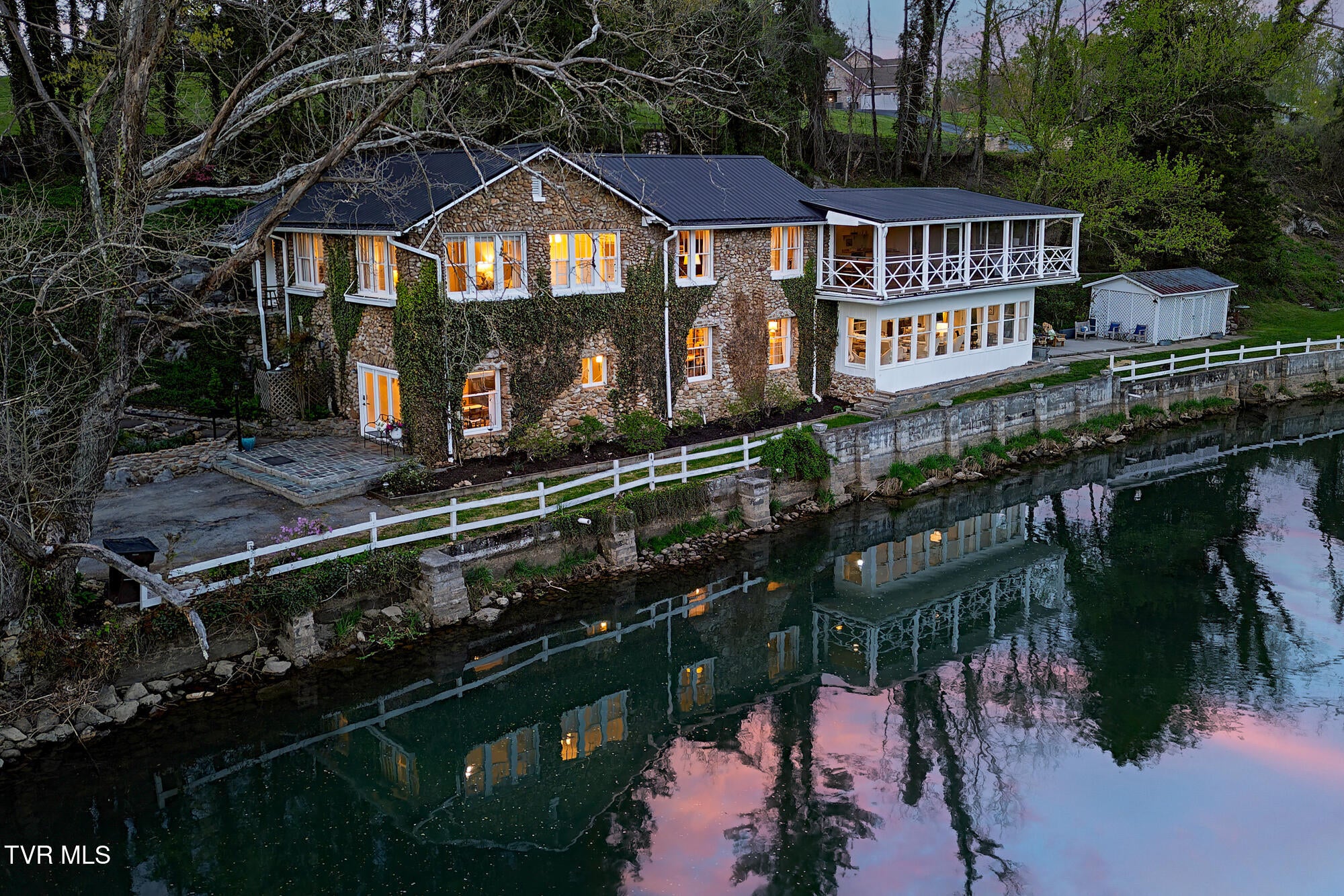 Bristol, Tennessee, 37620, United States, 3 Bedrooms Bedrooms, ,3 BathroomsBathrooms,Residential,Active,2007074