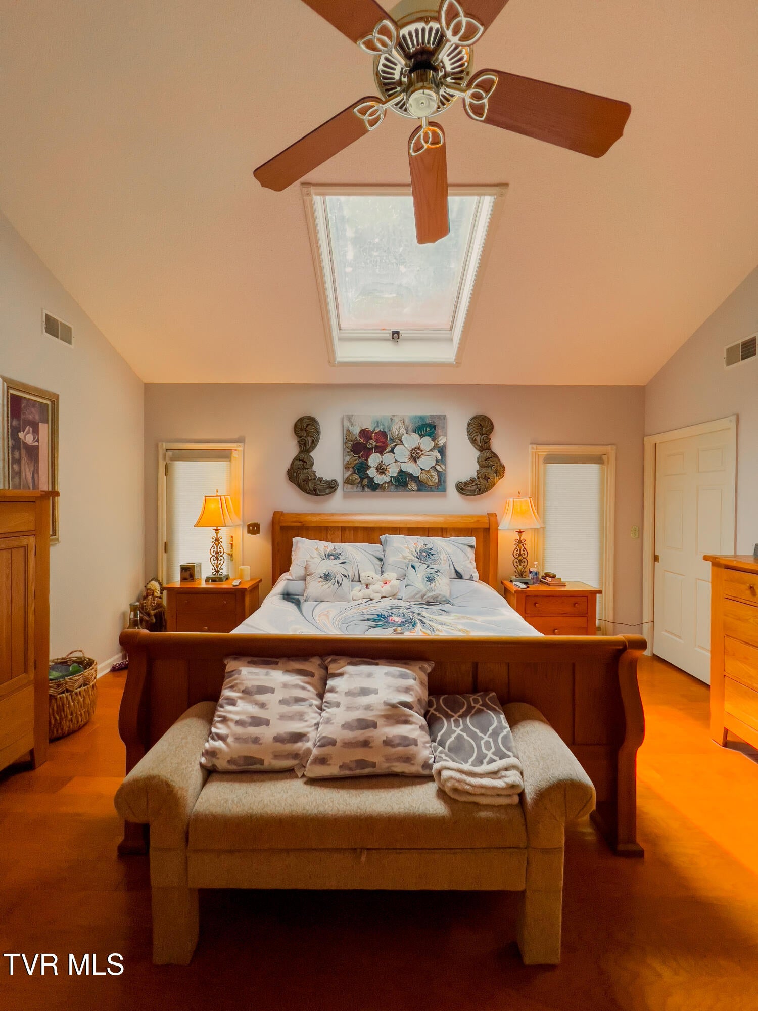 Unicoi, Tennessee, 37692, United States, 3 Bedrooms Bedrooms, ,4 BathroomsBathrooms,Residential,Active,1936616