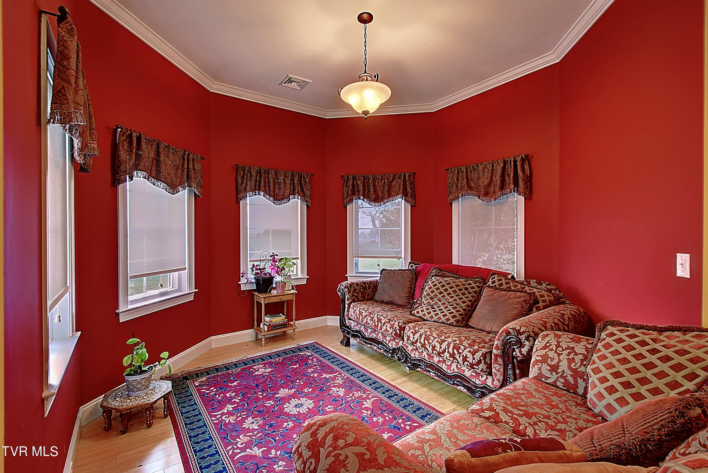 Greeneville, Tennessee, 37745, United States, 6 Bedrooms Bedrooms, ,8 BathroomsBathrooms,Residential,Active,1769938