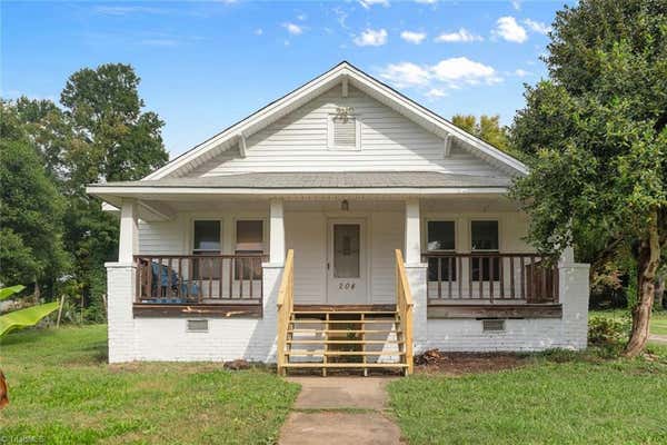 204 RIDGECREST ST, THOMASVILLE, NC 27360, photo 2 of 27