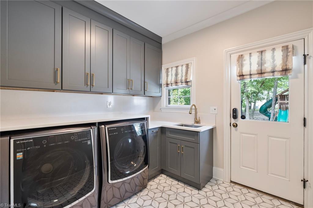 High Point, North Carolina, 27262, United States, 5 Bedrooms Bedrooms, ,5 BathroomsBathrooms,Residential,Active,1945067