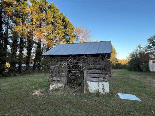 3491 RED BRUSH RD, MOUNT AIRY, NC 27030, photo 5 of 16