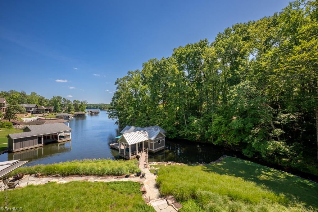 Semora, North Carolina, 27343, United States, 4 Bedrooms Bedrooms, ,4 BathroomsBathrooms,Residential,Active,2009399
