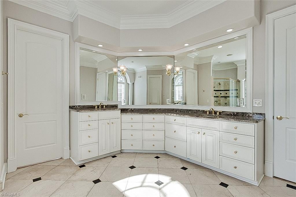 Asheboro, North Carolina, 27205, United States, 4 Bedrooms Bedrooms, ,7 BathroomsBathrooms,Residential,Active,1998563