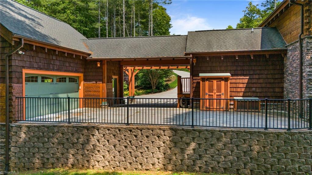 Lenoir, North Carolina, 28645, United States, ,4 BathroomsBathrooms,Residential,Active,1843857