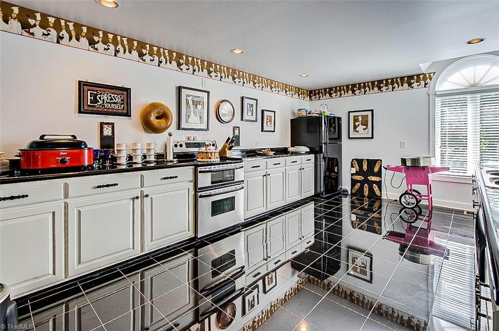 Asheboro, North Carolina, 27205, United States, ,13 BathroomsBathrooms,Residential,Active,1769564