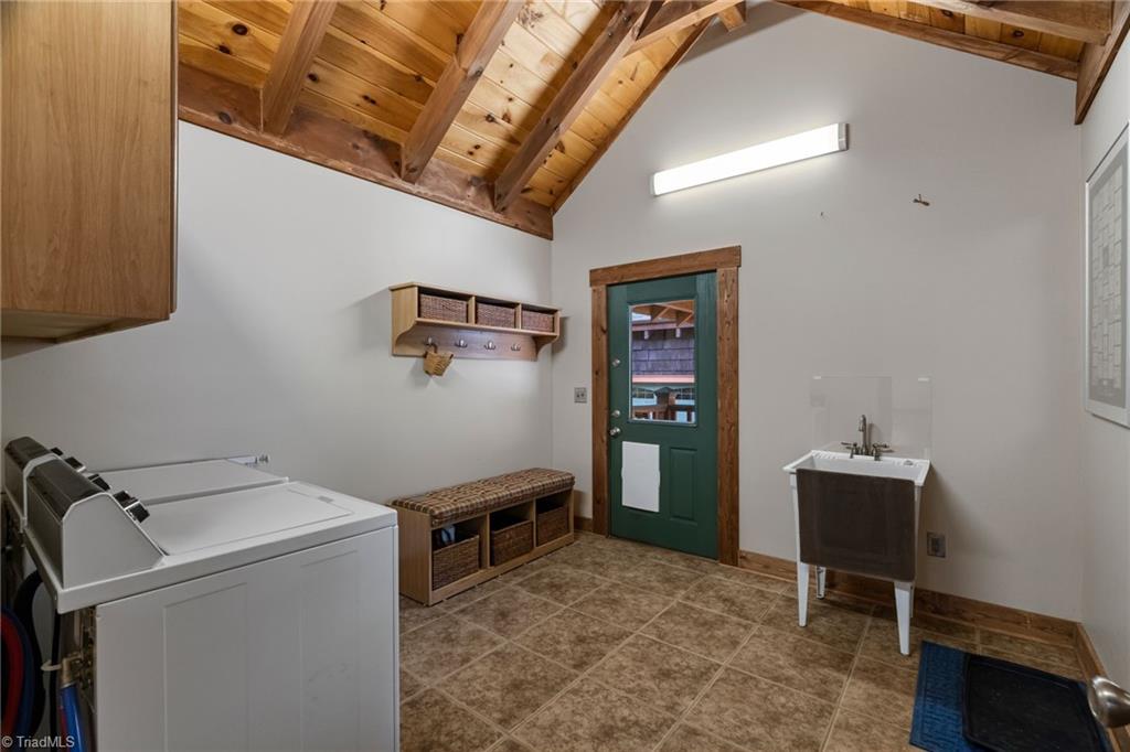 Lenoir, North Carolina, 28645, United States, ,4 BathroomsBathrooms,Residential,Active,1843857