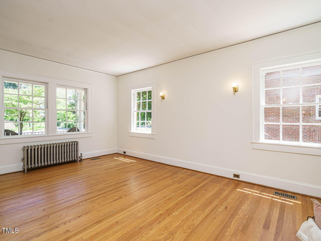 Raleigh, North Carolina, 27605, United States, 4 Bedrooms Bedrooms, ,3 BathroomsBathrooms,Residential,Active,1965851