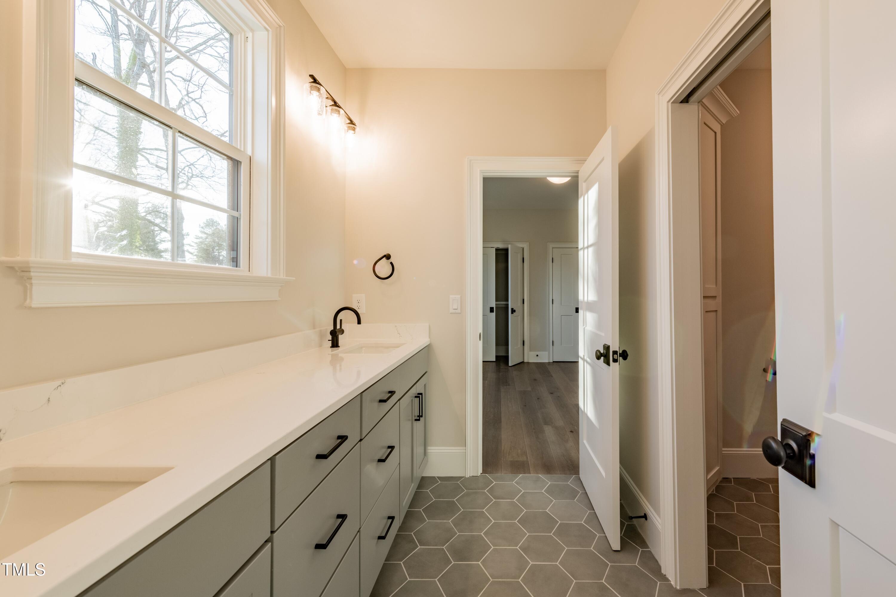 Raleigh, North Carolina, 27606, United States, 5 Bedrooms Bedrooms, ,5 BathroomsBathrooms,Residential,Active,1798021