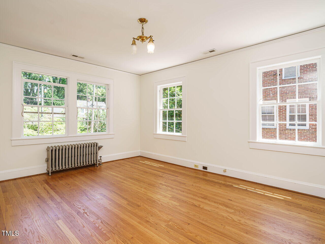 Raleigh, North Carolina, 27605, United States, 4 Bedrooms Bedrooms, ,3 BathroomsBathrooms,Residential,Active,1965851