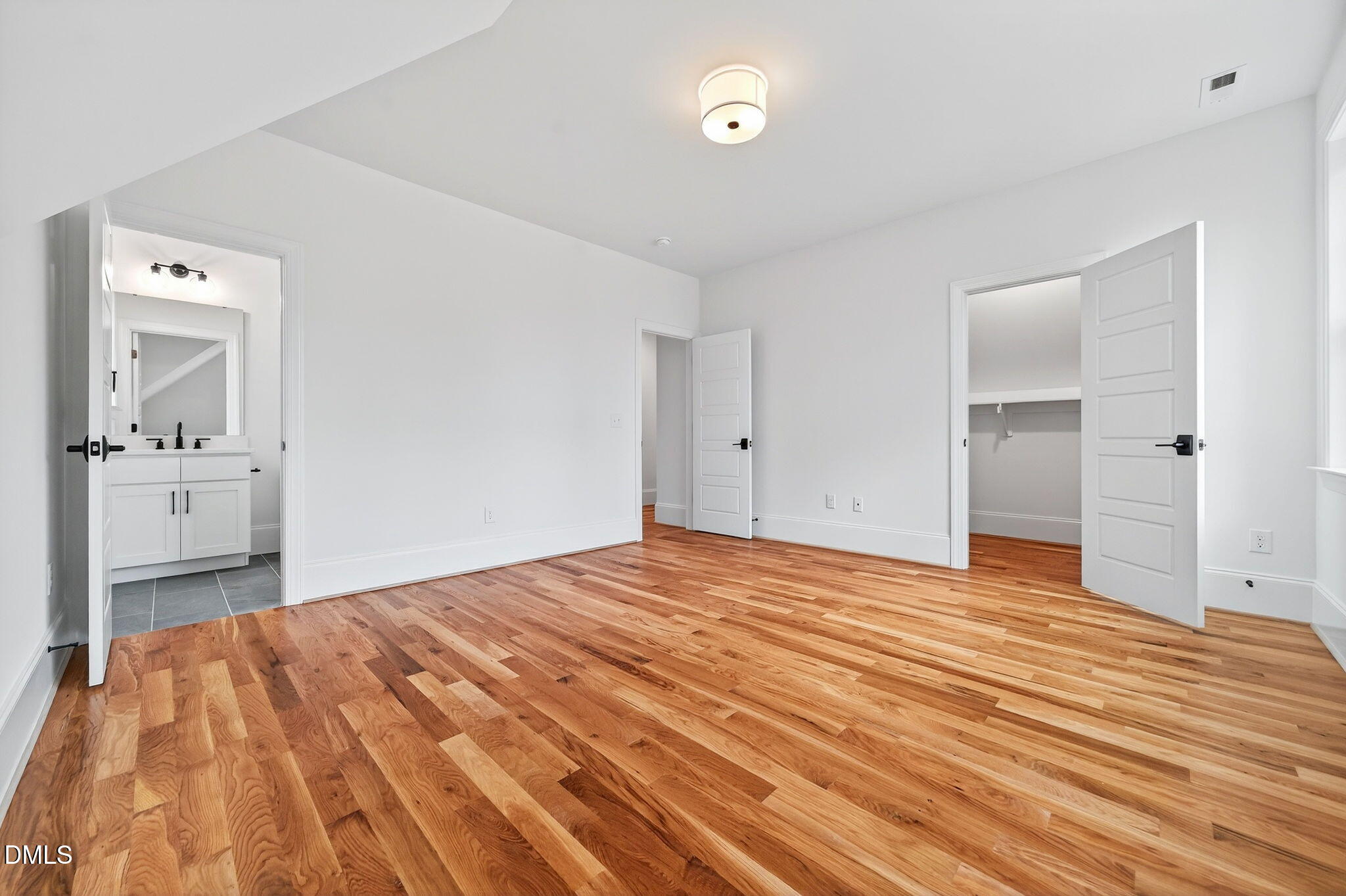 Raleigh, North Carolina, 27606, United States, 4 Bedrooms Bedrooms, ,4 BathroomsBathrooms,Residential,Active,1999172