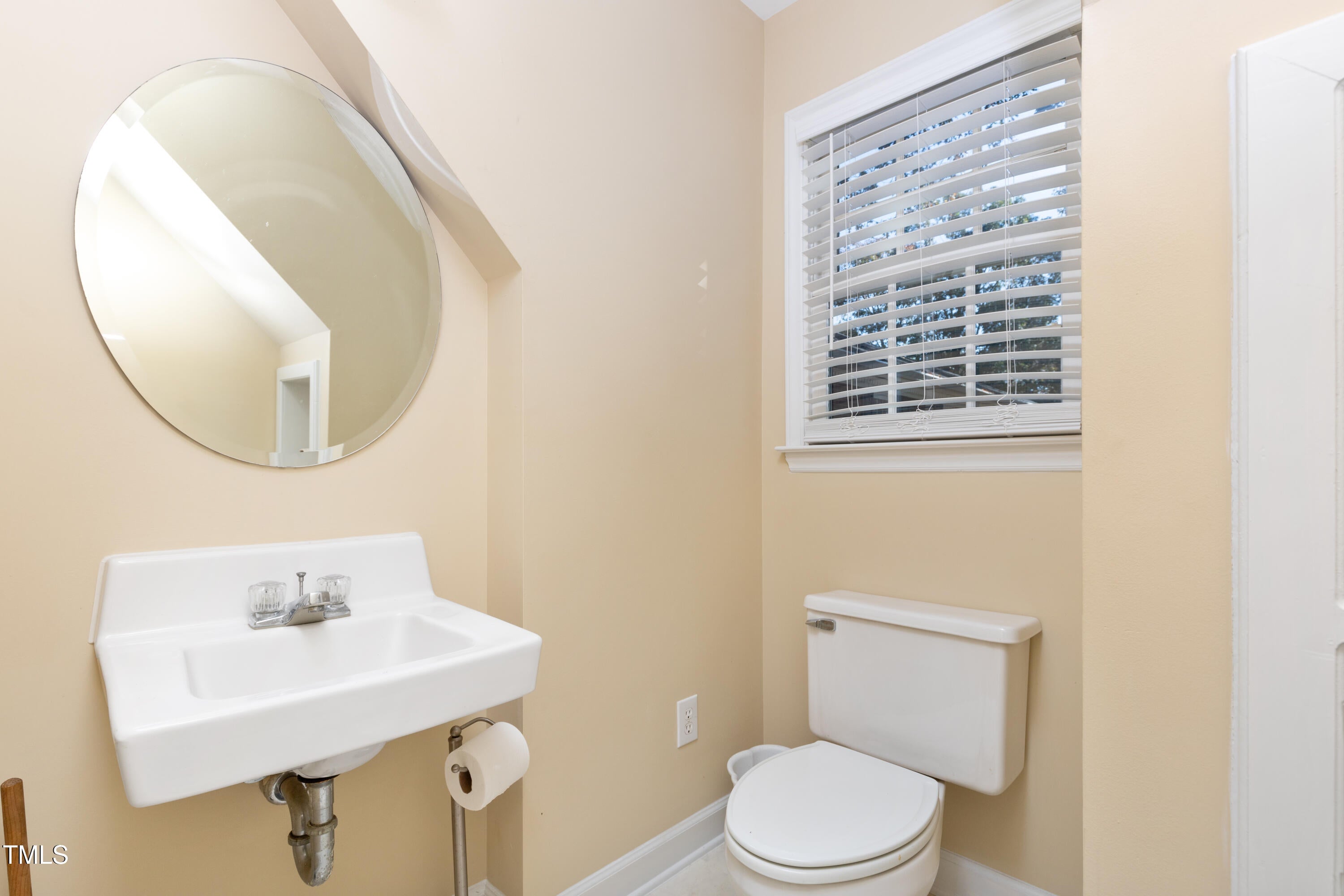 Dunn, North Carolina, 28334, United States, 6 Bedrooms Bedrooms, ,5 BathroomsBathrooms,Residential,Active,1883874