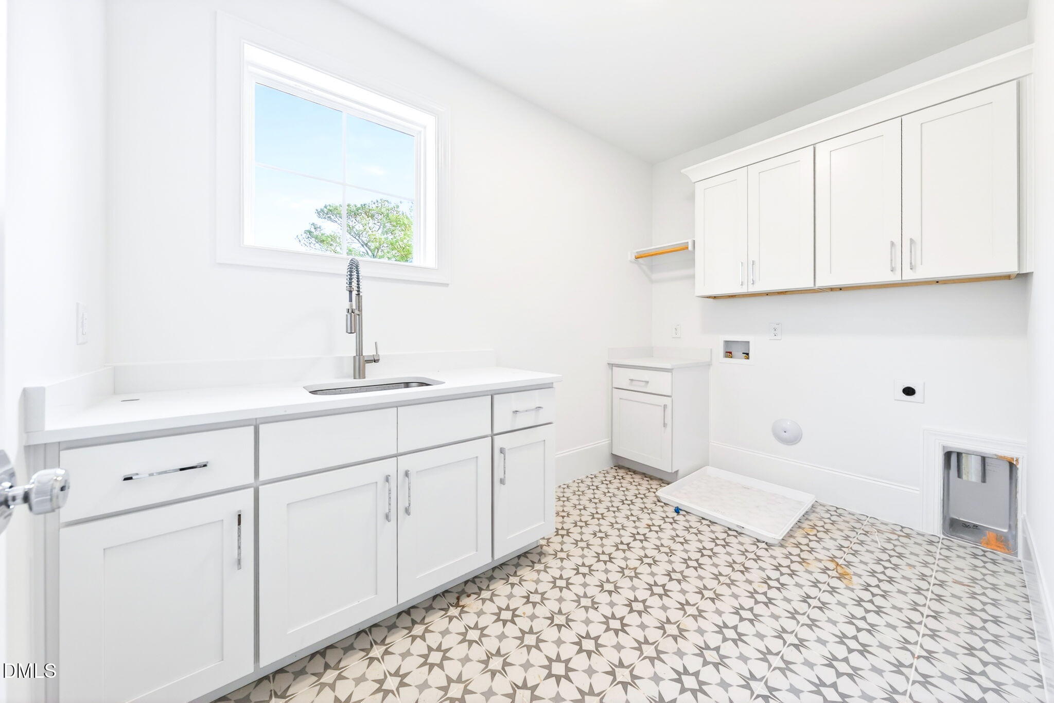 Raleigh, North Carolina, 27606, United States, 4 Bedrooms Bedrooms, ,4 BathroomsBathrooms,Residential,Active,2007305