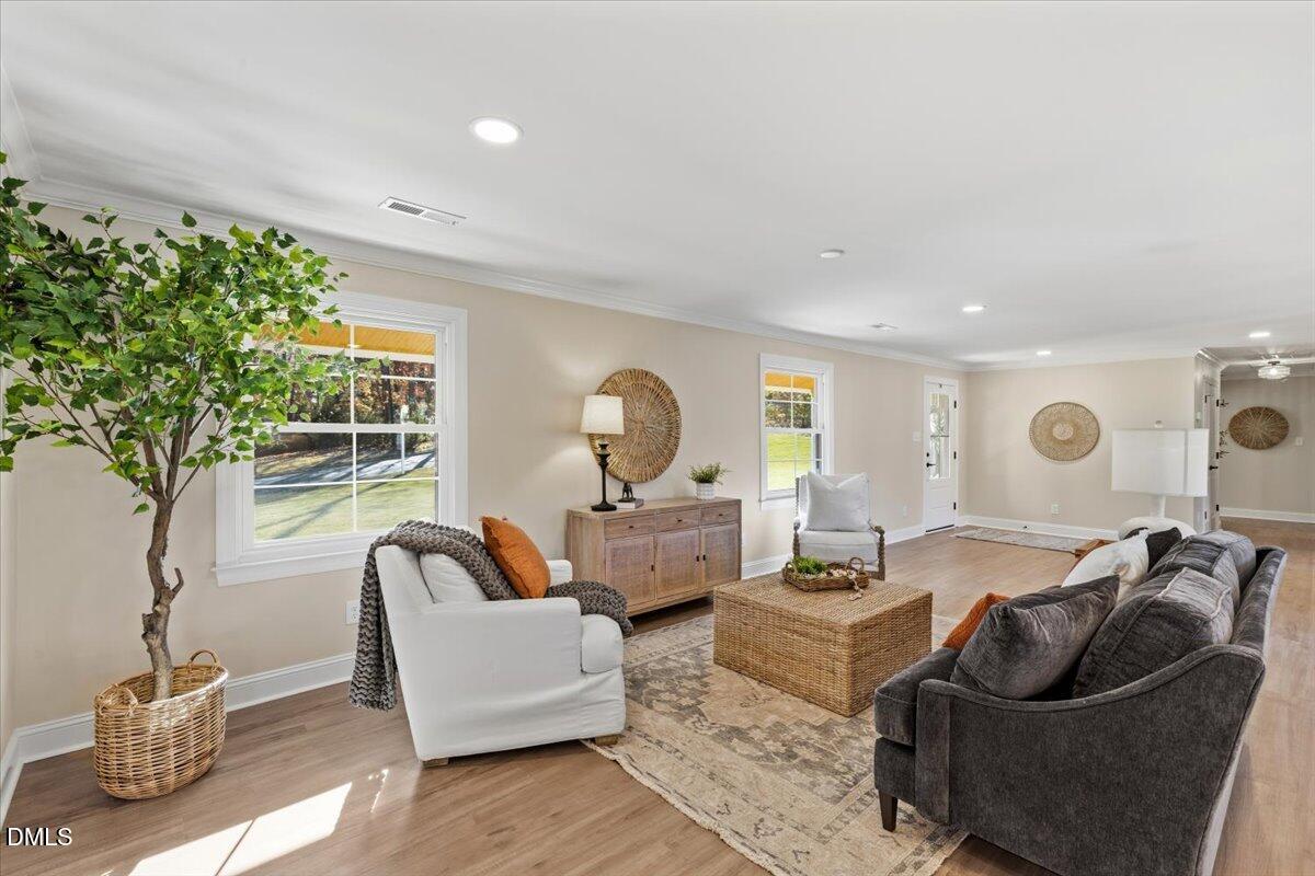 Raleigh, North Carolina, 27609, United States, 3 Bedrooms Bedrooms, ,3 BathroomsBathrooms,Residential,Active,1993958