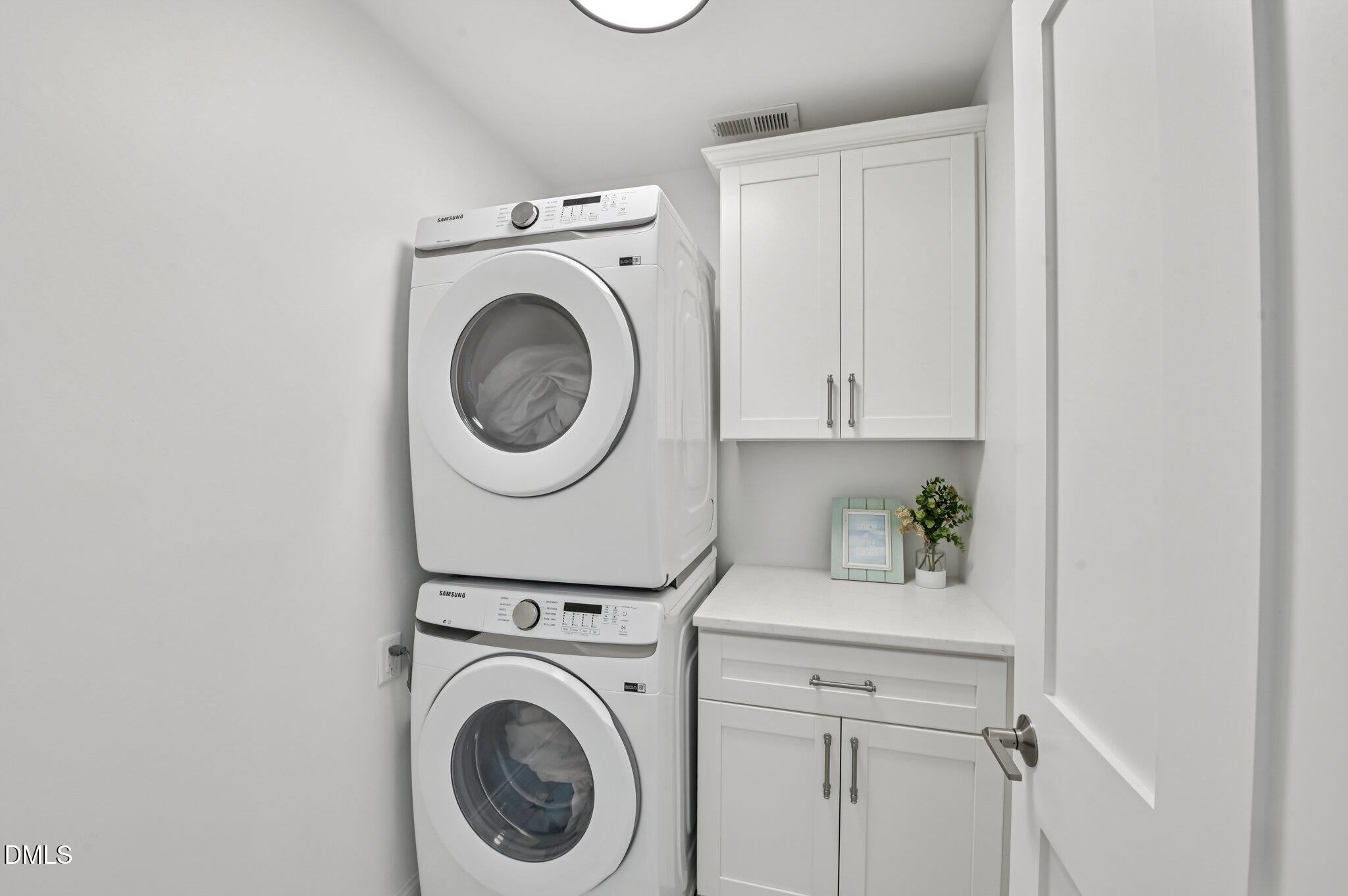 Fuquay Varina, North Carolina, 27526, United States, 4 Bedrooms Bedrooms, ,5 BathroomsBathrooms,Residential,Active,2001353