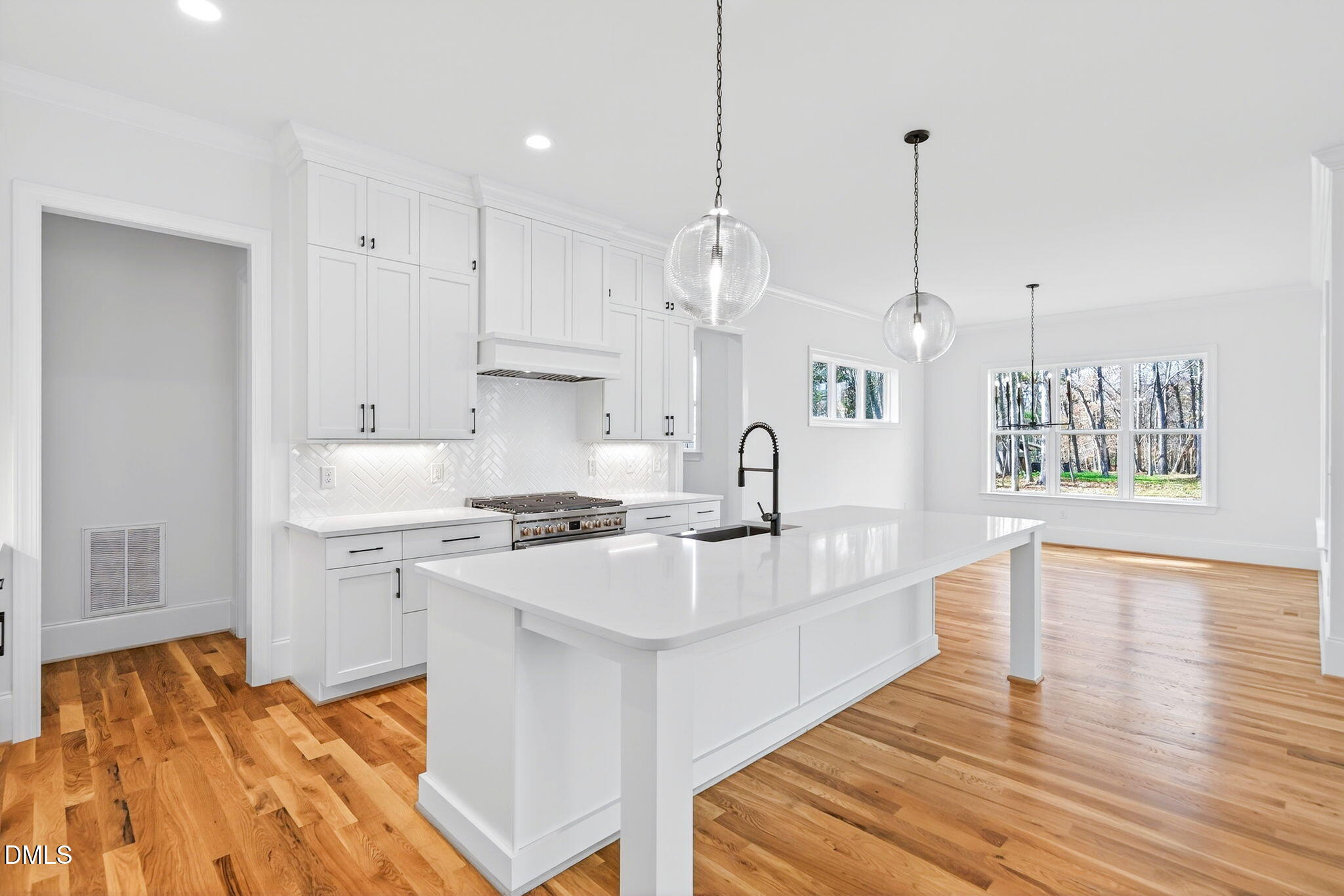 Raleigh, North Carolina, 27606, United States, 4 Bedrooms Bedrooms, ,4 BathroomsBathrooms,Residential,Active,1999172