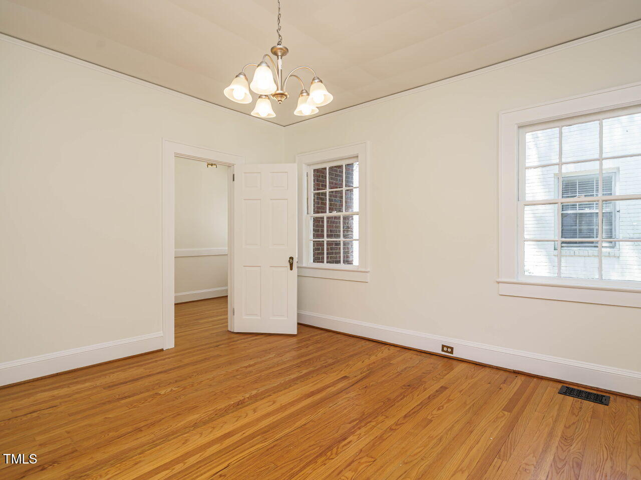 Raleigh, North Carolina, 27605, United States, 4 Bedrooms Bedrooms, ,3 BathroomsBathrooms,Residential,Active,1965851