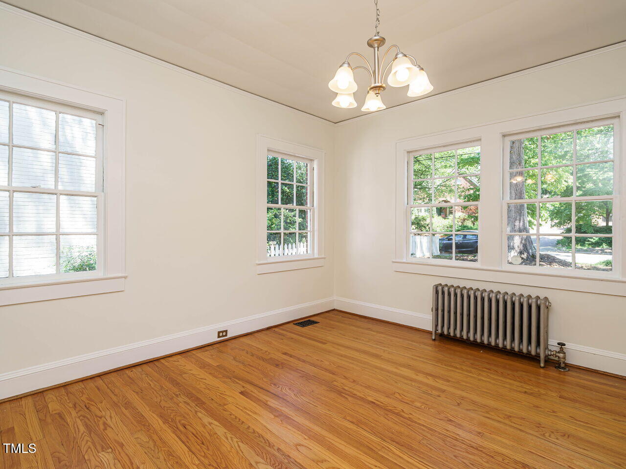 Raleigh, North Carolina, 27605, United States, 4 Bedrooms Bedrooms, ,3 BathroomsBathrooms,Residential,Active,1965851