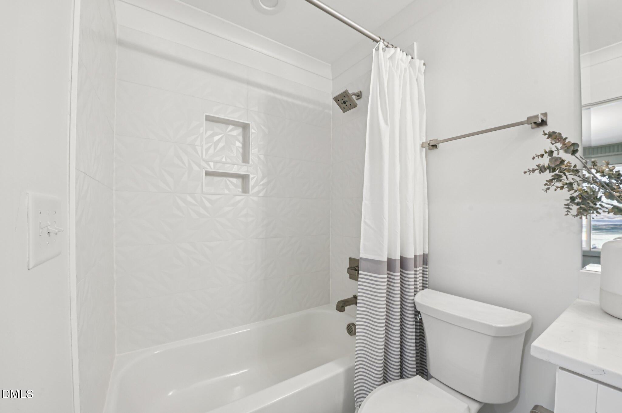 Fuquay Varina, North Carolina, 27526, United States, 4 Bedrooms Bedrooms, ,5 BathroomsBathrooms,Residential,Active,2001353