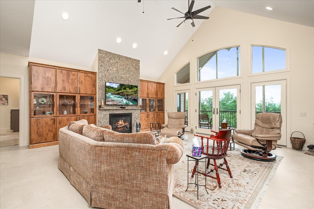 Crossville, Tennessee, 38558, United States, 4 Bedrooms Bedrooms, ,4 BathroomsBathrooms,Residential,Active,1913033