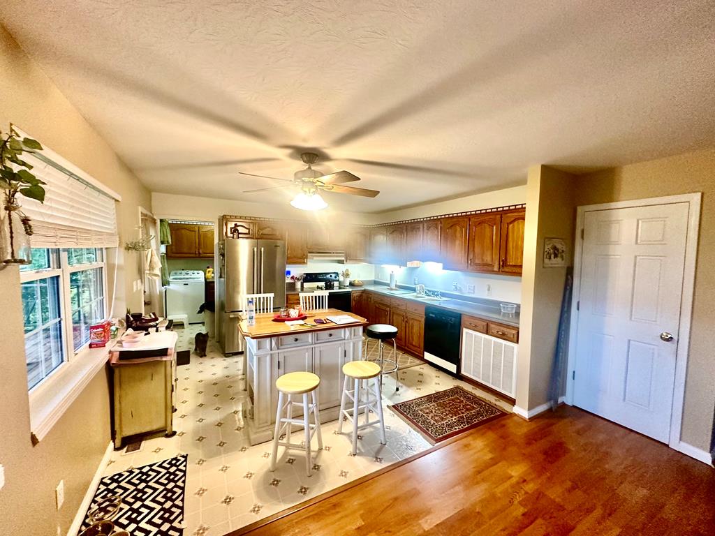 Byrdstown, Tennessee, 38549, United States, 3 Bedrooms Bedrooms, ,3 BathroomsBathrooms,Residential,Active,1912818