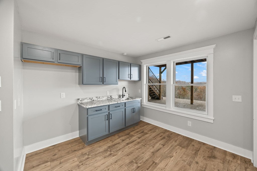 Byrdstown, Tennessee, 38549, United States, 5 Bedrooms Bedrooms, ,5 BathroomsBathrooms,Residential,Active,1994961