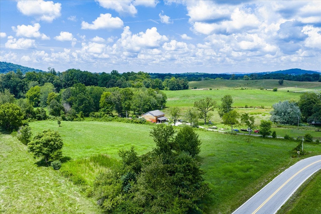 Byrdstown, Tennessee, 38549, United States, 3 Bedrooms Bedrooms, ,3 BathroomsBathrooms,Residential,Active,1912818