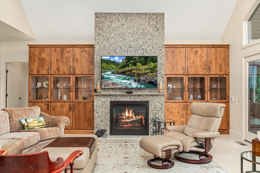 Crossville, Tennessee, 38558, United States, 4 Bedrooms Bedrooms, ,4 BathroomsBathrooms,Residential,Active,1913033