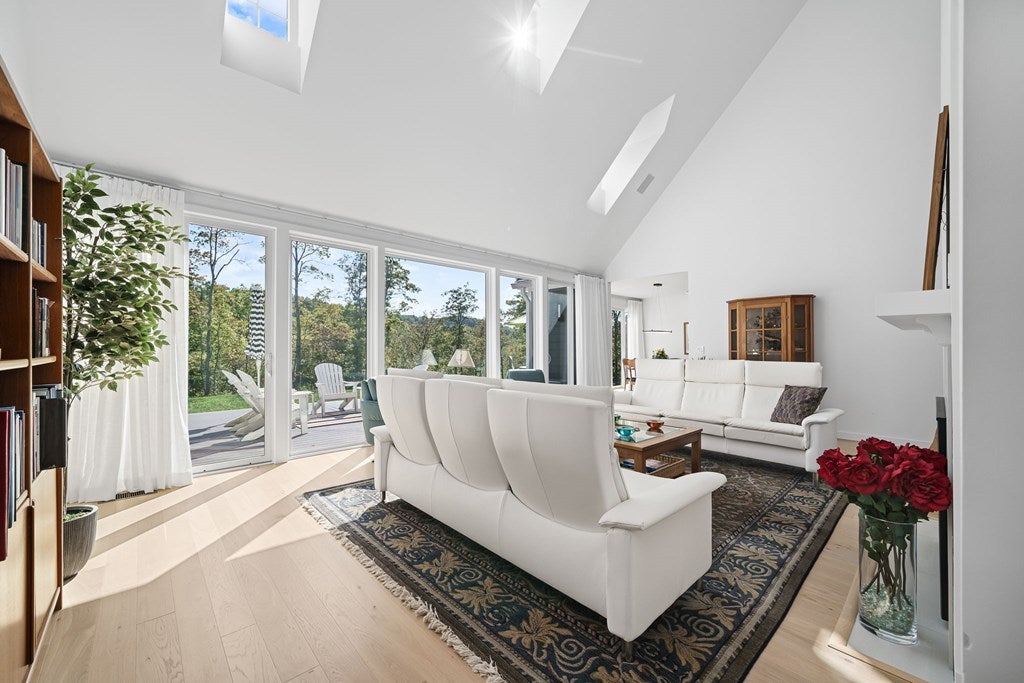 Crawford, Tennessee, 38554, United States, 3 Bedrooms Bedrooms, ,4 BathroomsBathrooms,Residential,Active,2007992