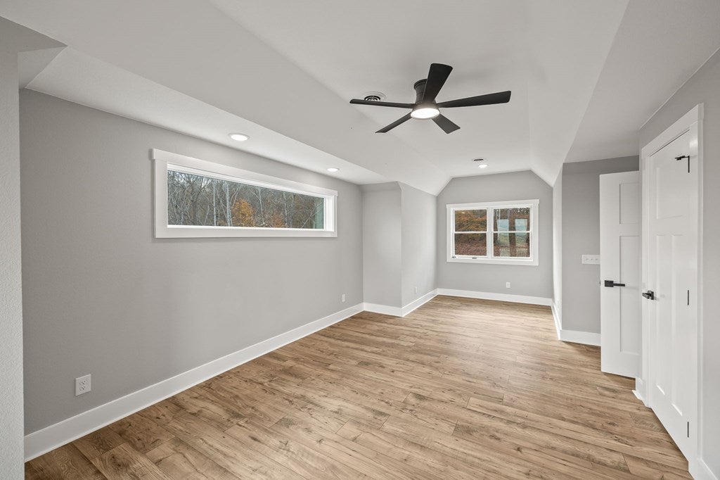 Byrdstown, Tennessee, 38549, United States, 5 Bedrooms Bedrooms, ,5 BathroomsBathrooms,Residential,Active,1994961