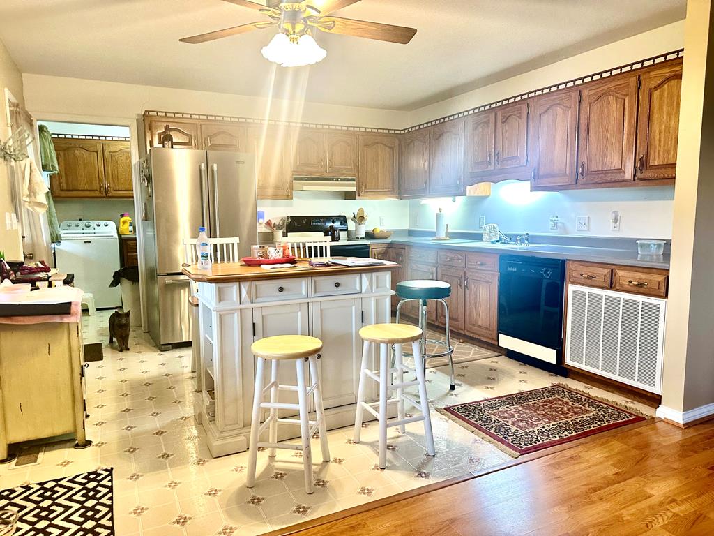 Byrdstown, Tennessee, 38549, United States, 3 Bedrooms Bedrooms, ,3 BathroomsBathrooms,Residential,Active,1912818