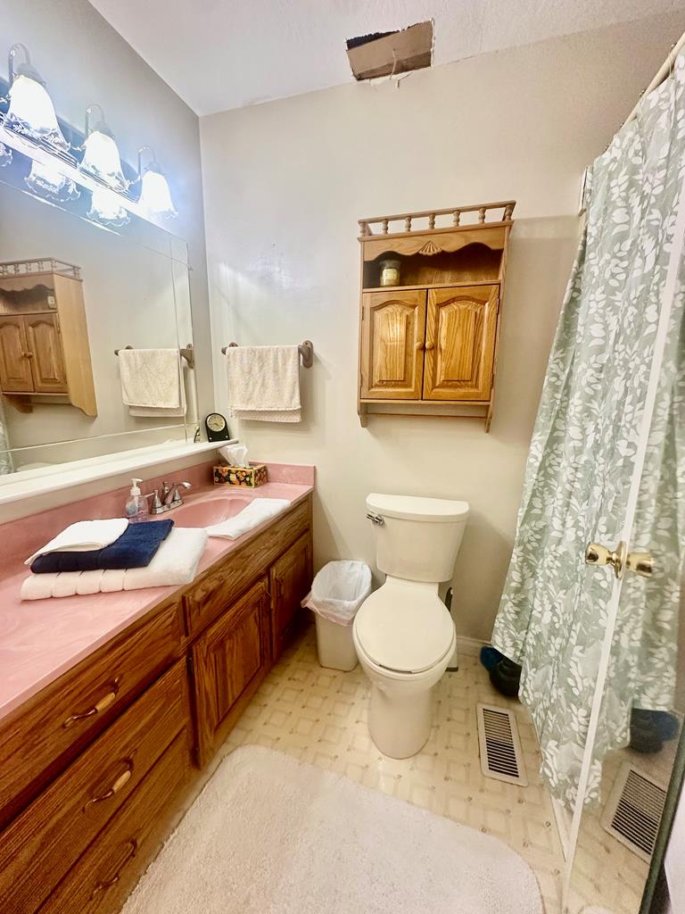 Byrdstown, Tennessee, 38549, United States, 3 Bedrooms Bedrooms, ,3 BathroomsBathrooms,Residential,Active,1912818