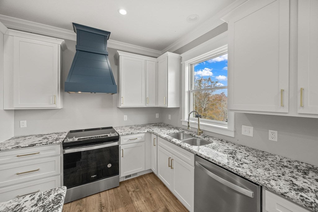 Byrdstown, Tennessee, 38549, United States, 5 Bedrooms Bedrooms, ,5 BathroomsBathrooms,Residential,Active,1994961