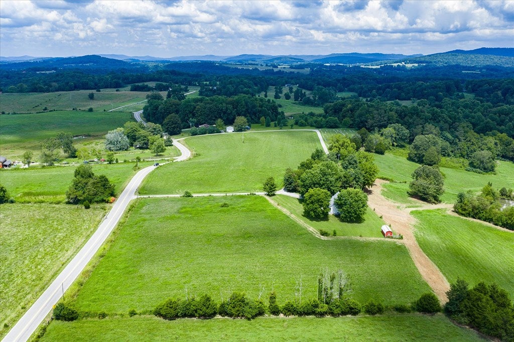 Byrdstown, Tennessee, 38549, United States, 3 Bedrooms Bedrooms, ,3 BathroomsBathrooms,Residential,Active,1912818