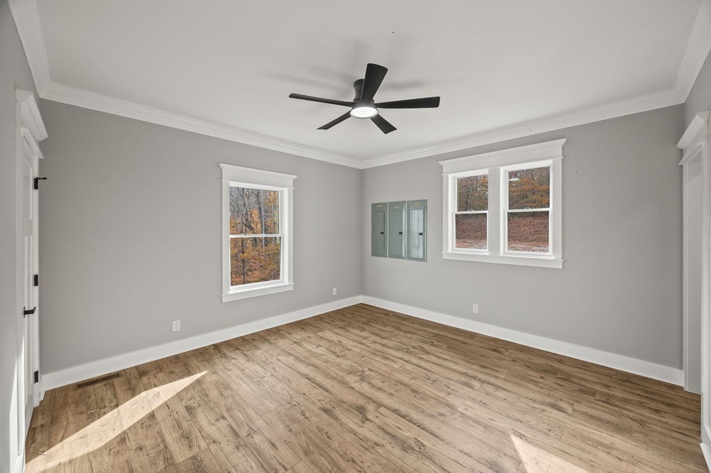 Byrdstown, Tennessee, 38549, United States, 5 Bedrooms Bedrooms, ,5 BathroomsBathrooms,Residential,Active,1994961