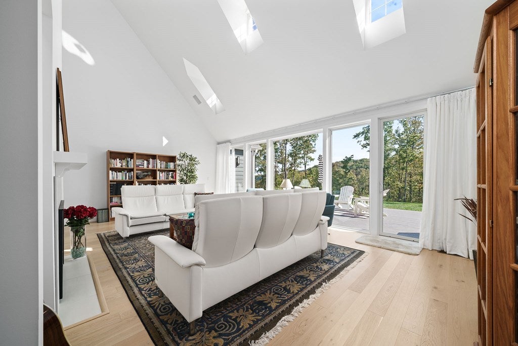 Crawford, Tennessee, 38554, United States, 3 Bedrooms Bedrooms, ,4 BathroomsBathrooms,Residential,Active,1959533