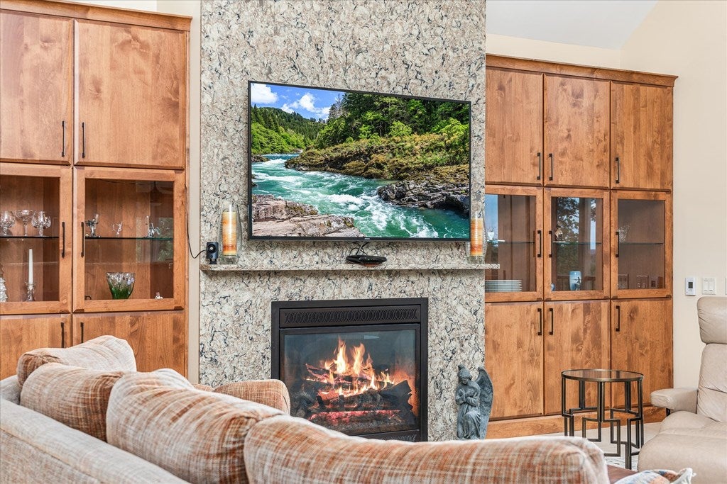 Crossville, Tennessee, 38558, United States, 4 Bedrooms Bedrooms, ,4 BathroomsBathrooms,Residential,Active,1913033