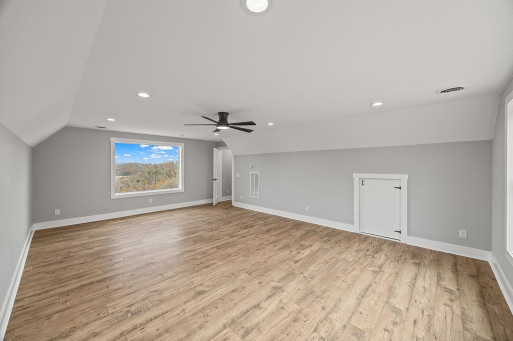 Byrdstown, Tennessee, 38549, United States, 5 Bedrooms Bedrooms, ,5 BathroomsBathrooms,Residential,Active,1994961