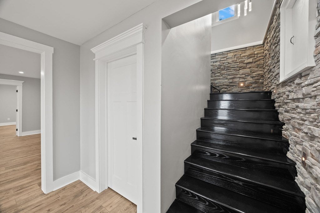 Byrdstown, Tennessee, 38549, United States, 5 Bedrooms Bedrooms, ,5 BathroomsBathrooms,Residential,Active,1994961