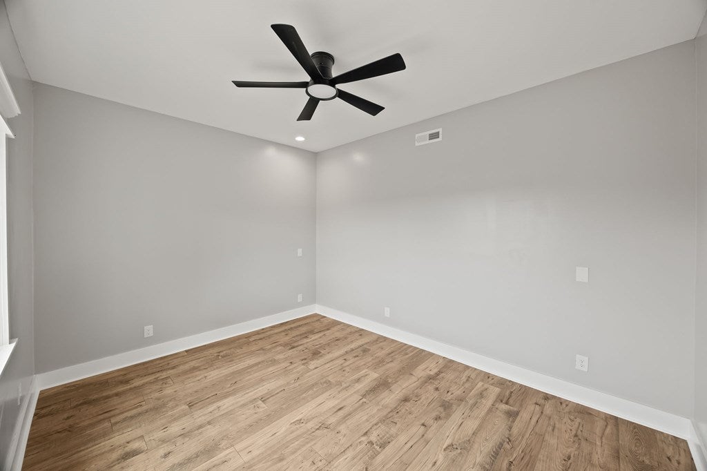 Byrdstown, Tennessee, 38549, United States, 5 Bedrooms Bedrooms, ,5 BathroomsBathrooms,Residential,Active,1994961