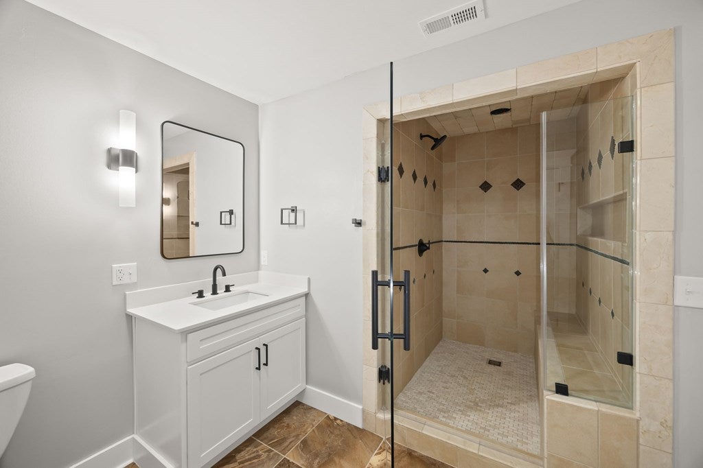 Byrdstown, Tennessee, 38549, United States, 5 Bedrooms Bedrooms, ,5 BathroomsBathrooms,Residential,Active,1994961