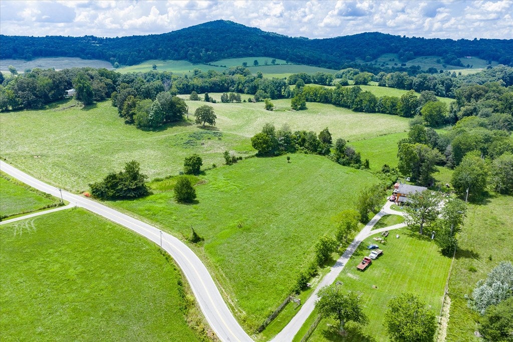 Byrdstown, Tennessee, 38549, United States, 3 Bedrooms Bedrooms, ,3 BathroomsBathrooms,Residential,Active,1912818