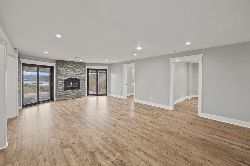 Byrdstown, Tennessee, 38549, United States, 5 Bedrooms Bedrooms, ,5 BathroomsBathrooms,Residential,Active,1994961