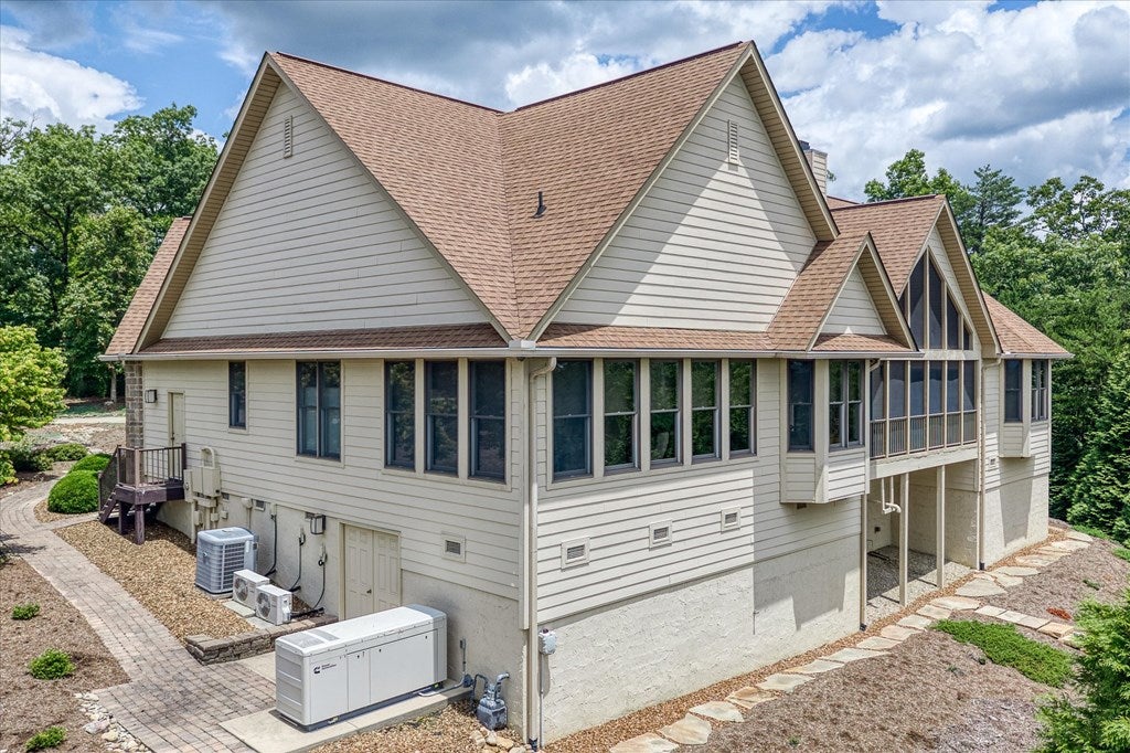 Crossville, Tennessee, 38558, United States, 4 Bedrooms Bedrooms, ,4 BathroomsBathrooms,Residential,Active,1913033