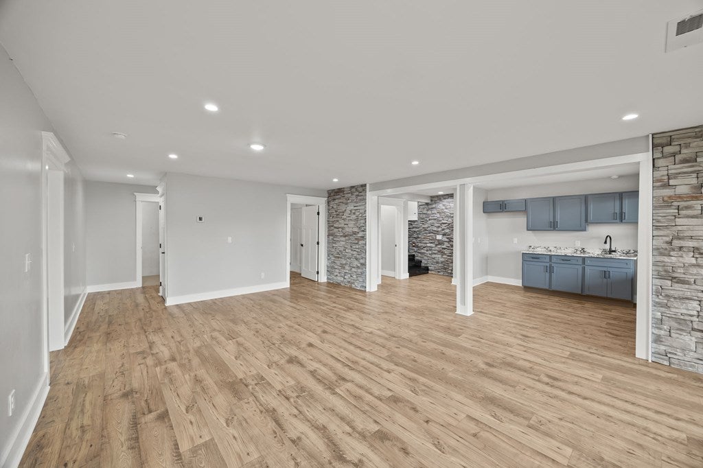 Byrdstown, Tennessee, 38549, United States, 5 Bedrooms Bedrooms, ,5 BathroomsBathrooms,Residential,Active,1994961