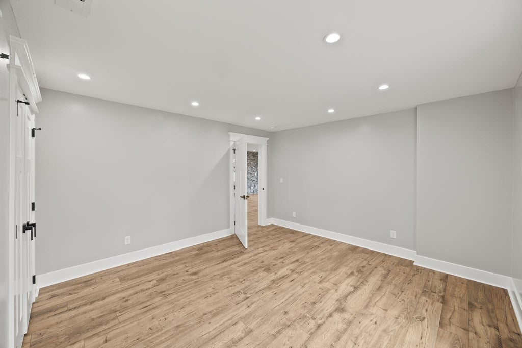 Byrdstown, Tennessee, 38549, United States, 5 Bedrooms Bedrooms, ,5 BathroomsBathrooms,Residential,Active,1994961